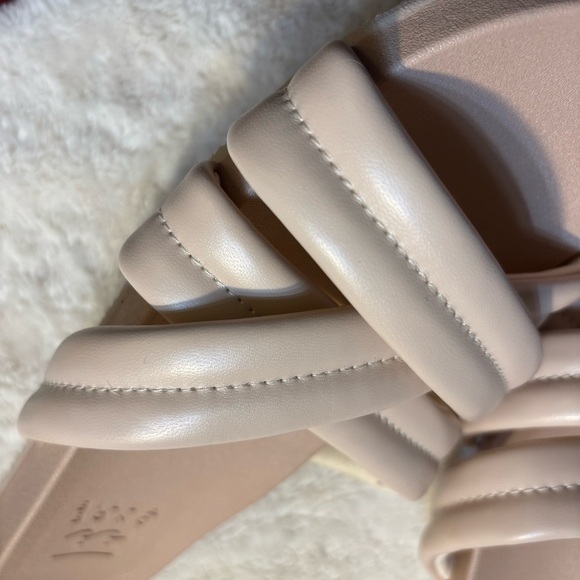 NWT Billabong Sandals Women's Serena Taupe Cross-Strap Comfy - Picture 7 of 9